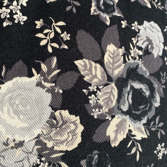 H&M Divided floral denim skirt with full zipper size 10 - Picture 7 of 7